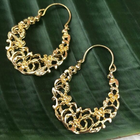 Gold Floral Detailed Hoop Earrings NWOT - Picture 4 of 8